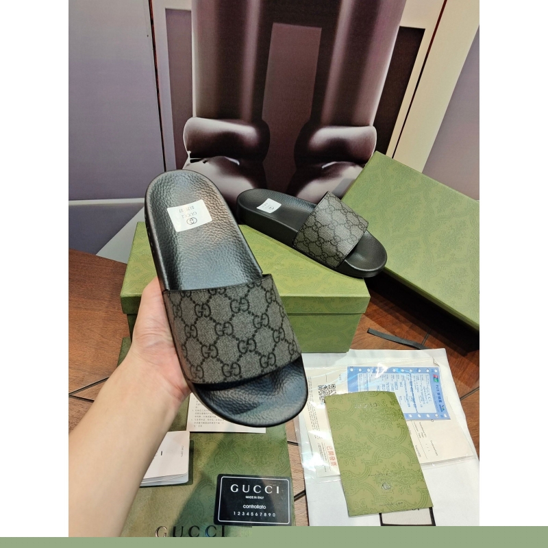 G*u*i slippers